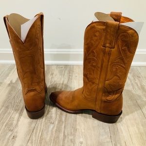 Frye Women's Bruce pull on boots in Cognac